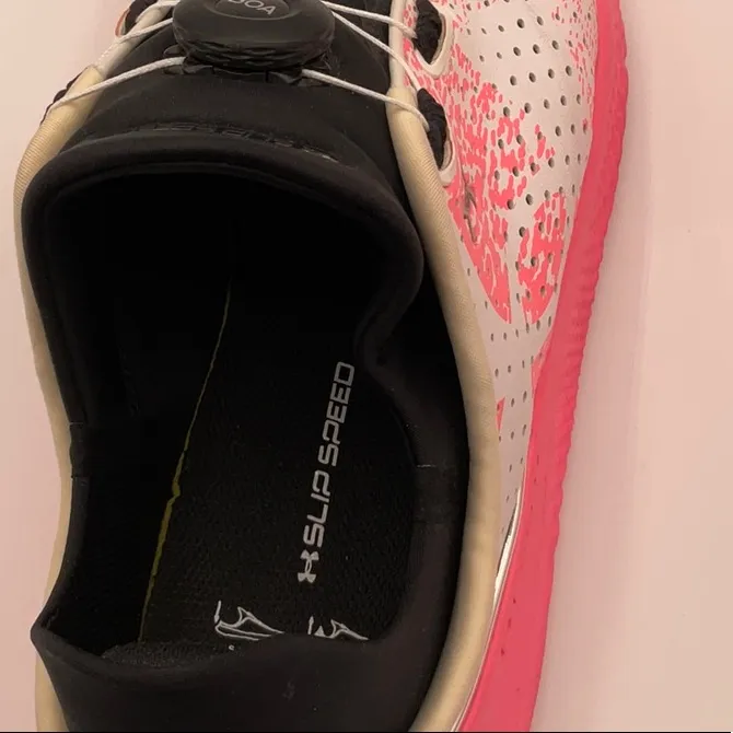 UNISEX Women’s 12.5 men’s 11 under armor slip speed sneakers - Image 3