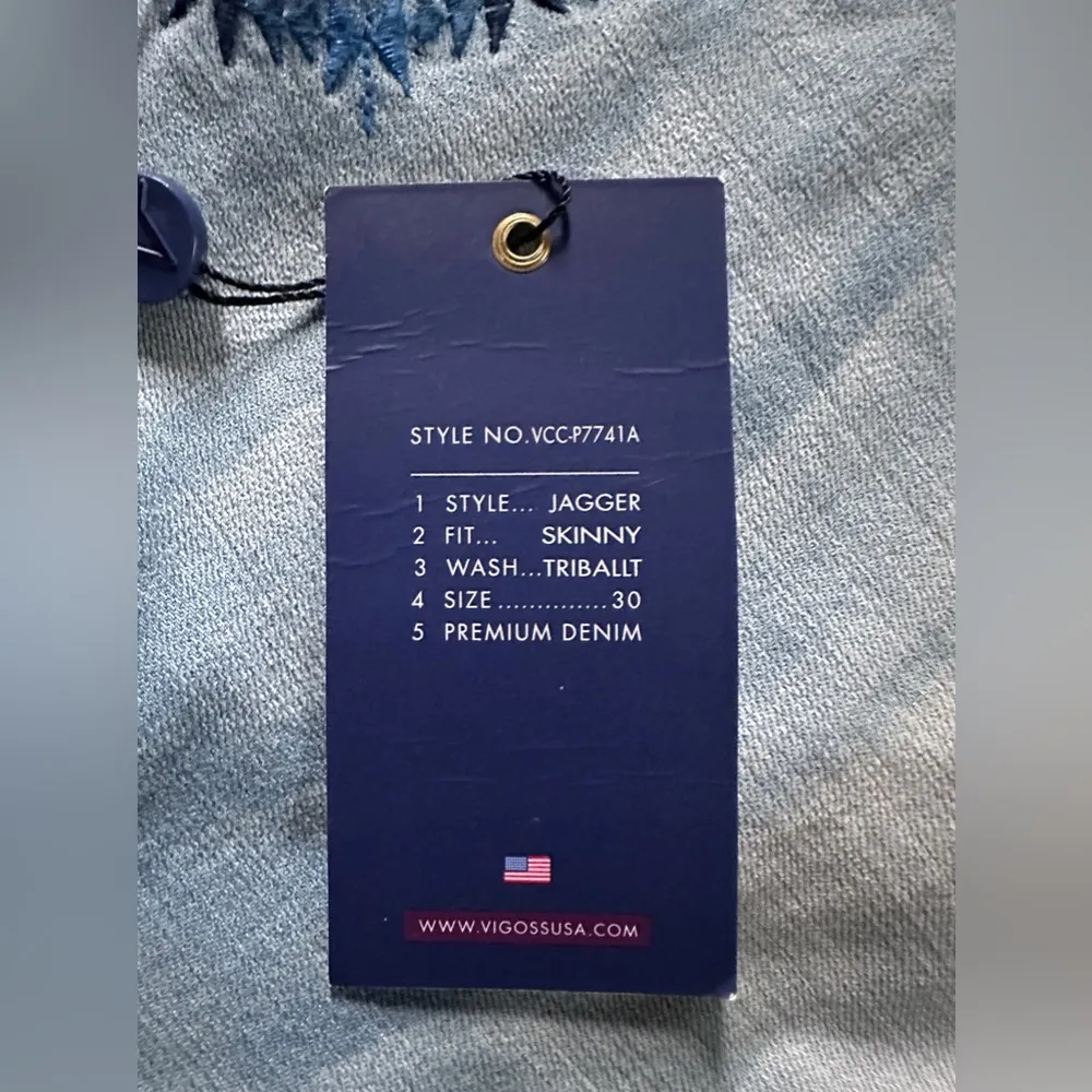VIGOSS Jagger Skinny Embroidered Jeans size 30”waist; 29” length; size 10 NWT - Image 9