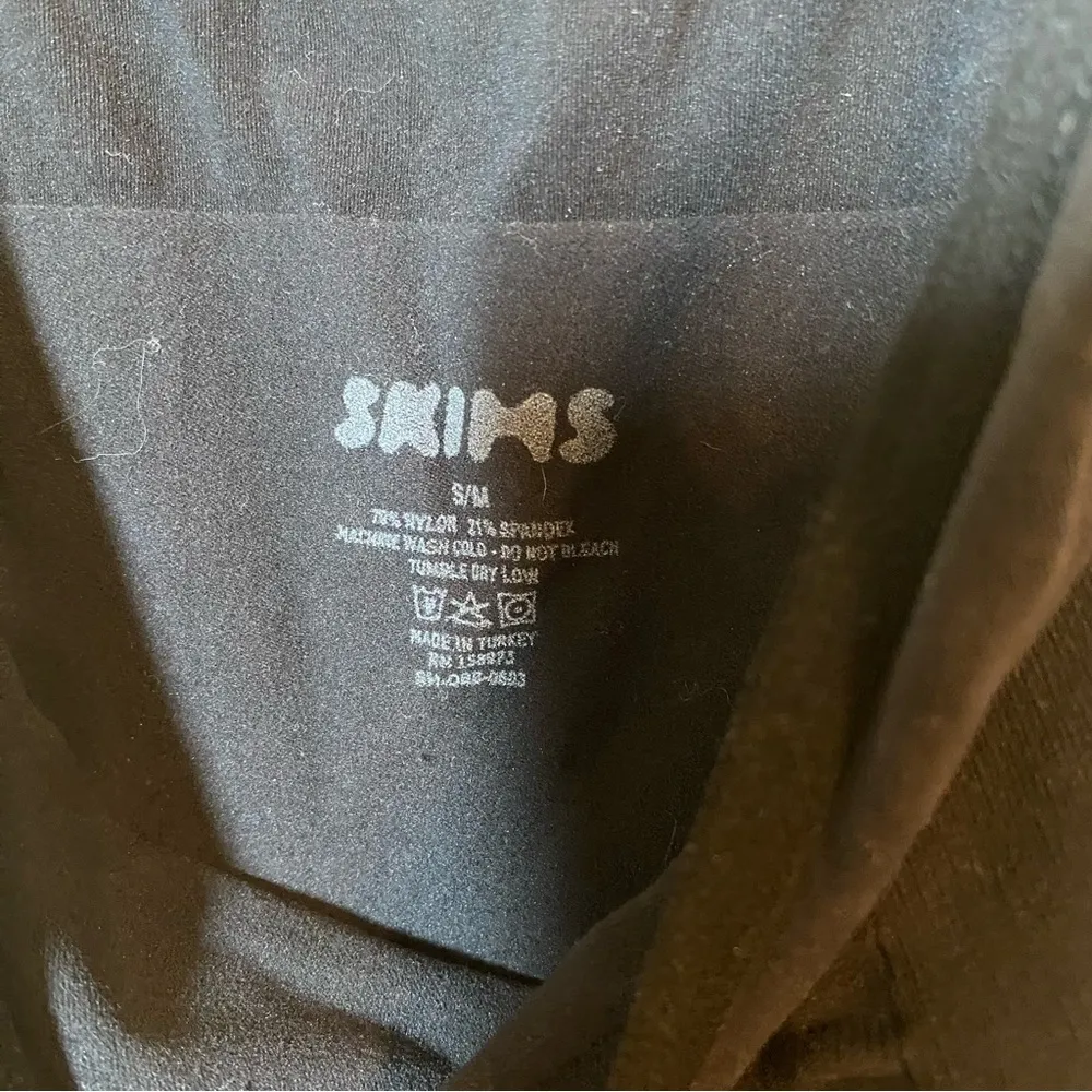 SKIMS Open Bust Bodysuit with Open Gusset S/M Onyx - Image 3