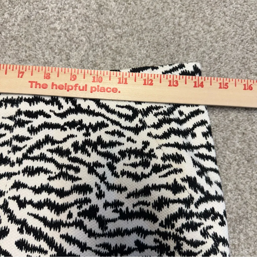 Veronica Beard Tiger Print Seamed‎ Pencil Skirt Black White sz 4 Luxury Career - Image 4