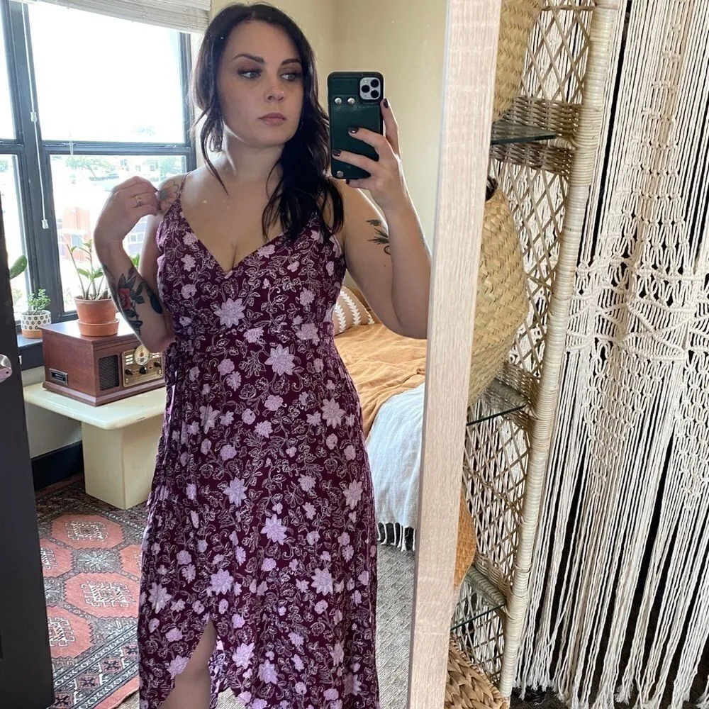 Forever 21 floral wrap dress midi length - Image 3