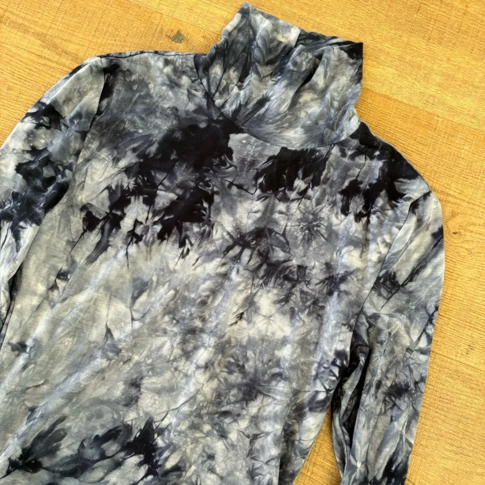 lovers and friends ivanna tie dye turtleneck body on midi dress - Image 4