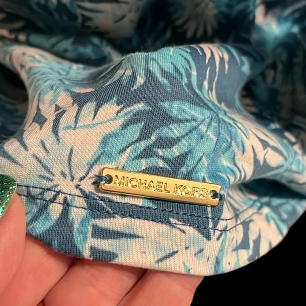 Michael Michael Kors hues of blues & white leaf print tee - like new, size Med. - Image 7