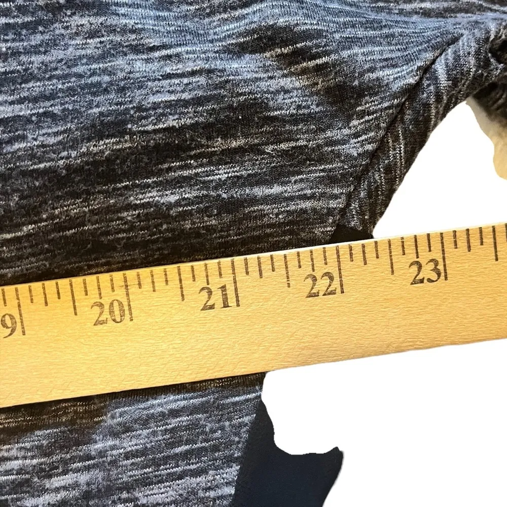 Freebird grey Top Shirt
Heathered Longline Blouse Raglan size small - Image 6