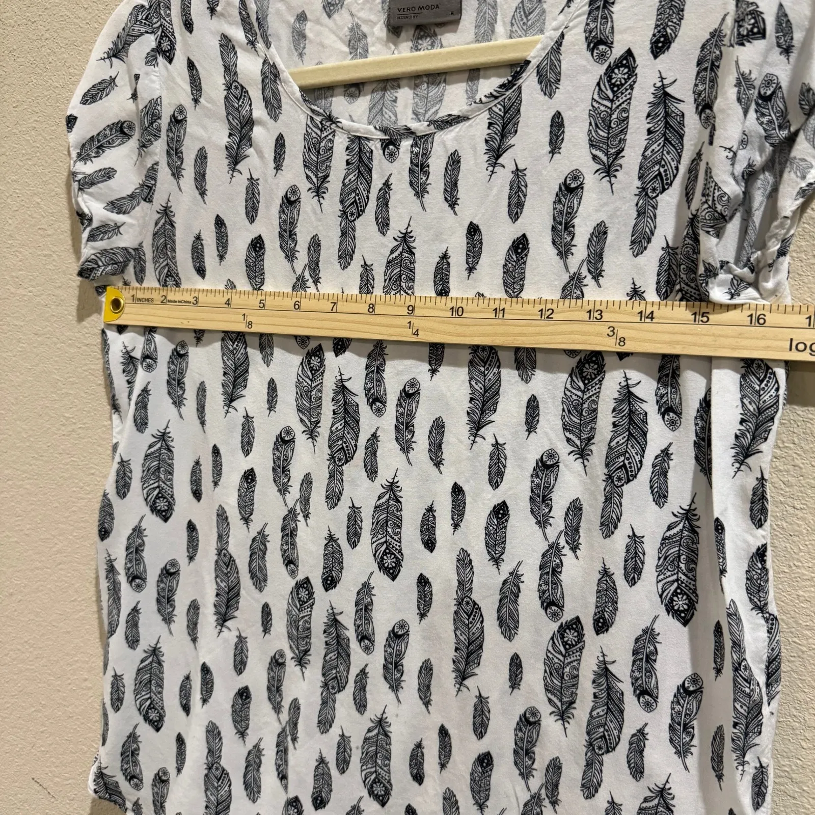 Vero Moda White Black Feather Print Short Sleeve Casual‎ T Shirt Top Women's M - Image 5