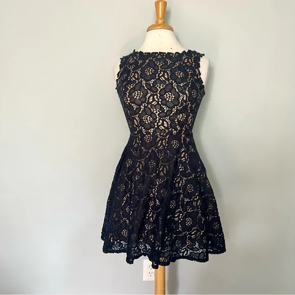 City Studios  Navy Blue Tan Sleeveless Eyelet Cocktail Party Dress Juniors Size 5 - Image 2