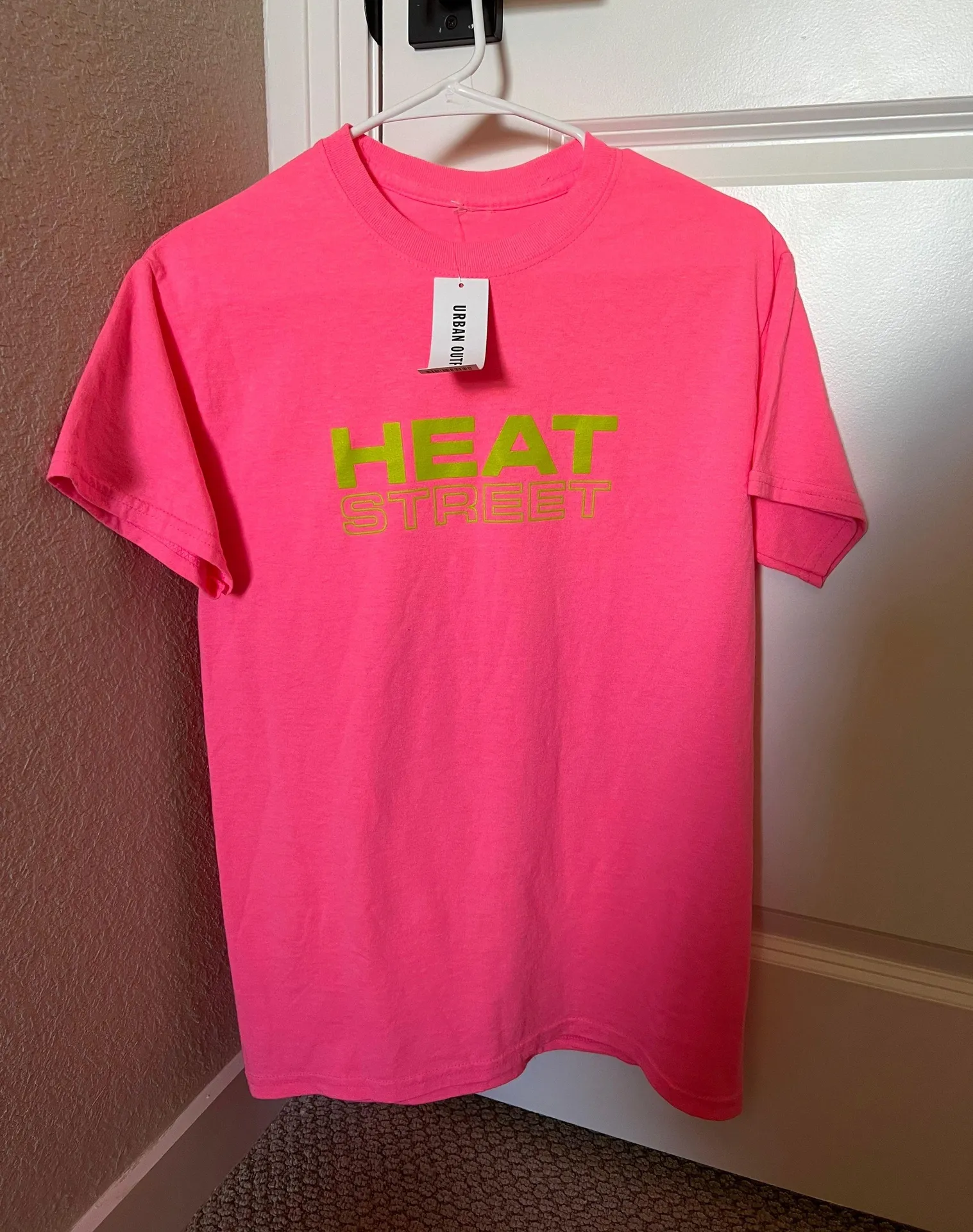 pink graphic tee - Image 2