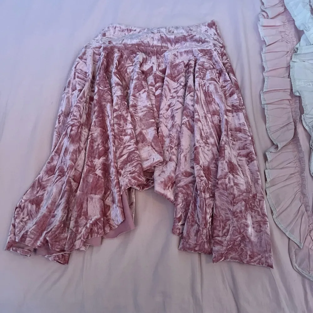 COPY - Urban Outfitters Silence + Noise Willa Pink Crushed Velvet Mini Skirt - Image 4