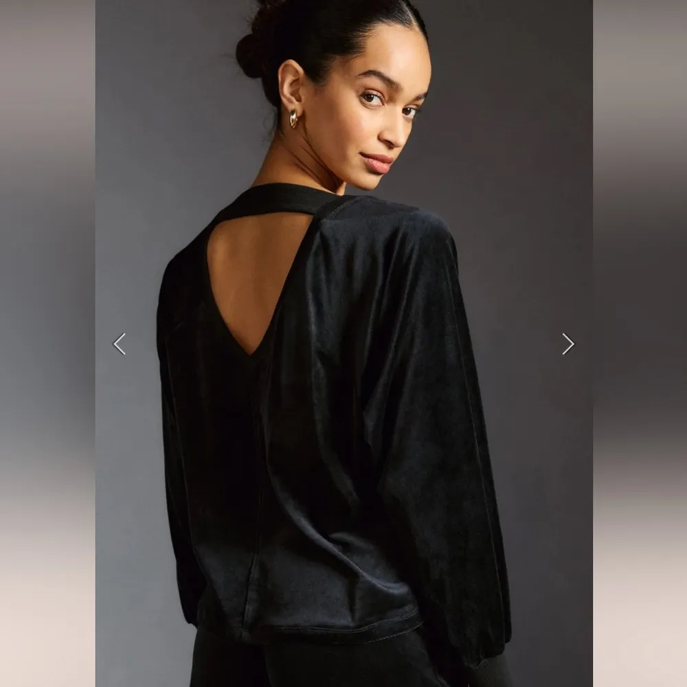 Daily Practice Anthropologie Black Batwing Velour Pullover Size Medium V-Back - Image 2