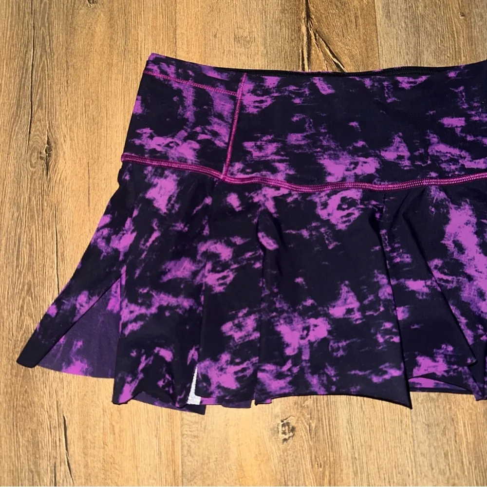 Lululemon Hit Your Stride Skirt in Breezie Regal Plum Black / Black Size 8 - Image 3