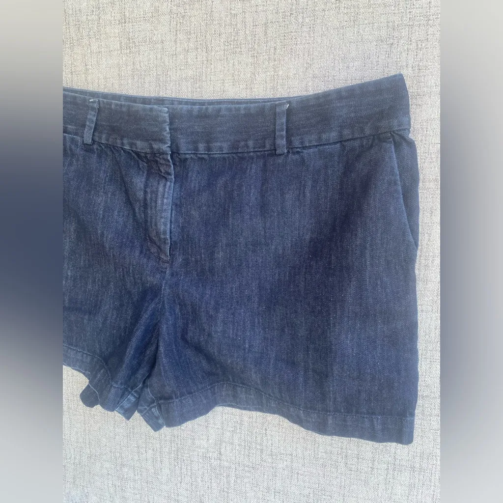 Ann Taylor LOFT Denim Shorts - Size 16 Rinse Wash
Classic dark denim shorts in - Image 4