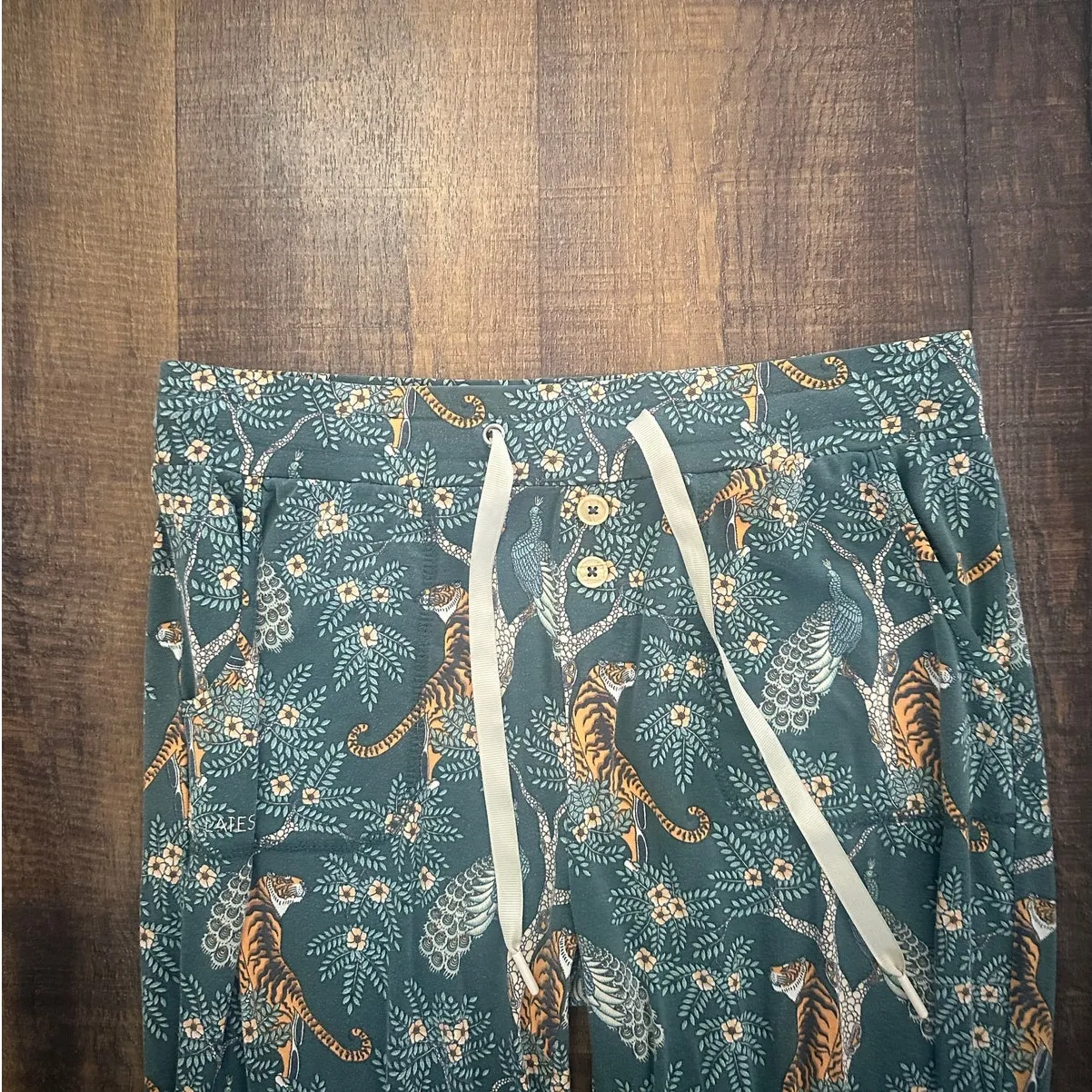 Lates by Kate Spring Tiger Short Sleeve Pajama Set Size Medium Green - Image 7