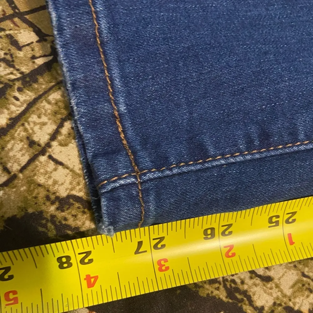 ROYALTY Curvy fit Sz 4 Med Wash Blue Stretch DENIM Straight leg Destructed Jeans - Image 2