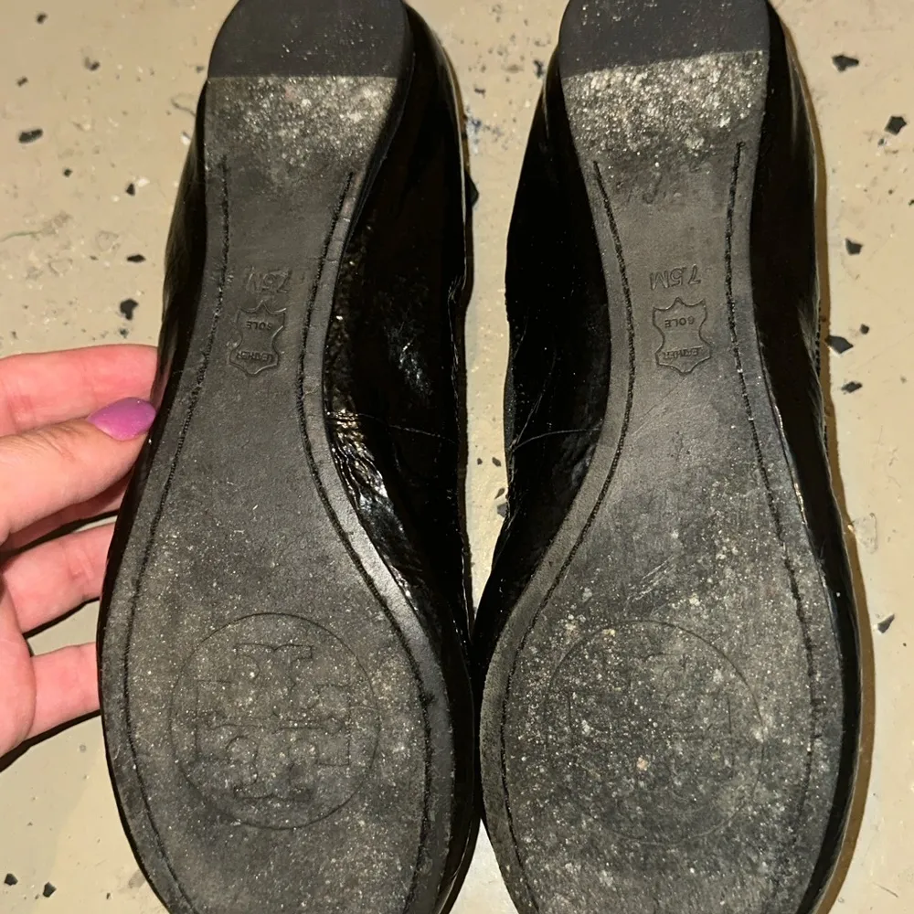 Tory Burch "Caroline" black leather ballet flats - Image 5