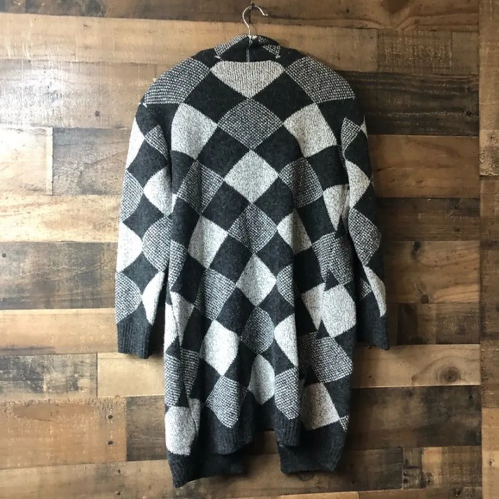 ✨ Peach Black & Grey Checkered Heavy Knit Cardigan✨ Gray - Image 4