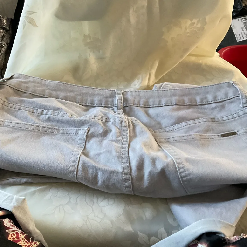 Jennifer Lopez Light Gray Slim Boyfriend Denim Jeans. Waist 19” Length 33” - Image 6