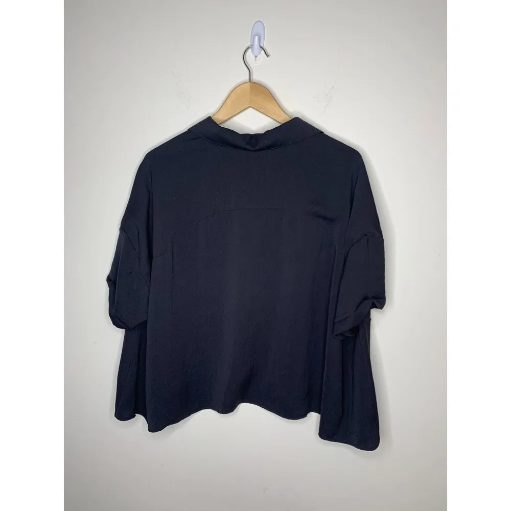 Surface to Air Womens Size 2 Blouse Short Sleeve Black Mother of Pearl Buttons - Image 4