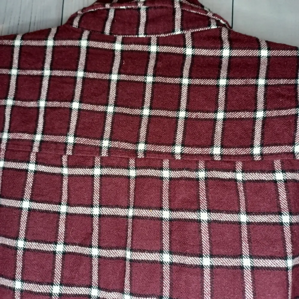 Hollister Women's Burgundy Plaid Casual Flannel Shirt - Image 11
