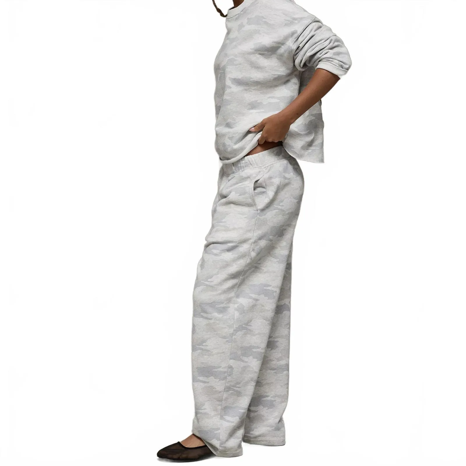 AE Everyday Luxe Barrel Sweatpant American Eagle Grey Camo NWT Medium - Image 2