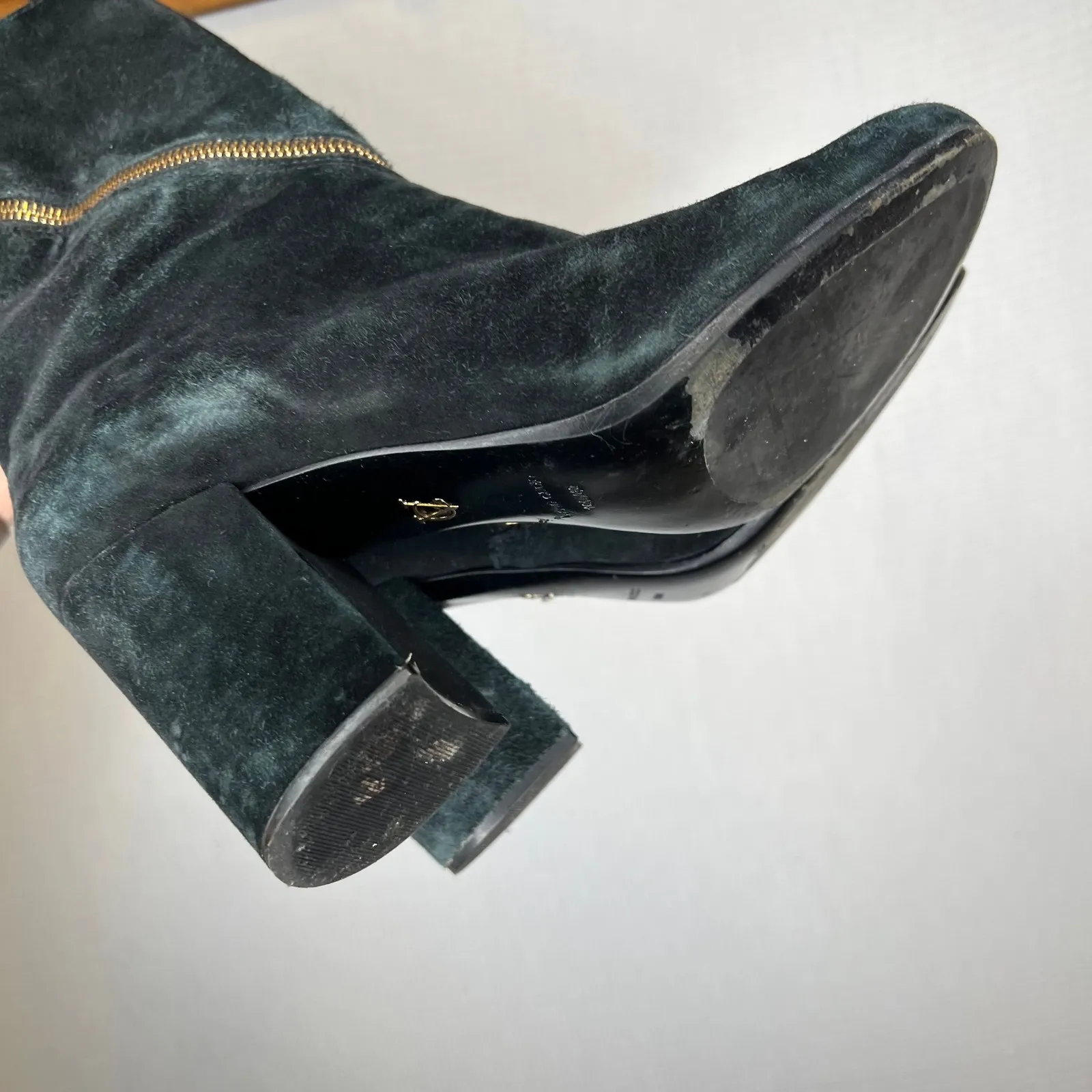 Vince Camuto Black Suede Ankle Boots Gold Zipper‎ Block Heel Size 10 / 40 - Image 4