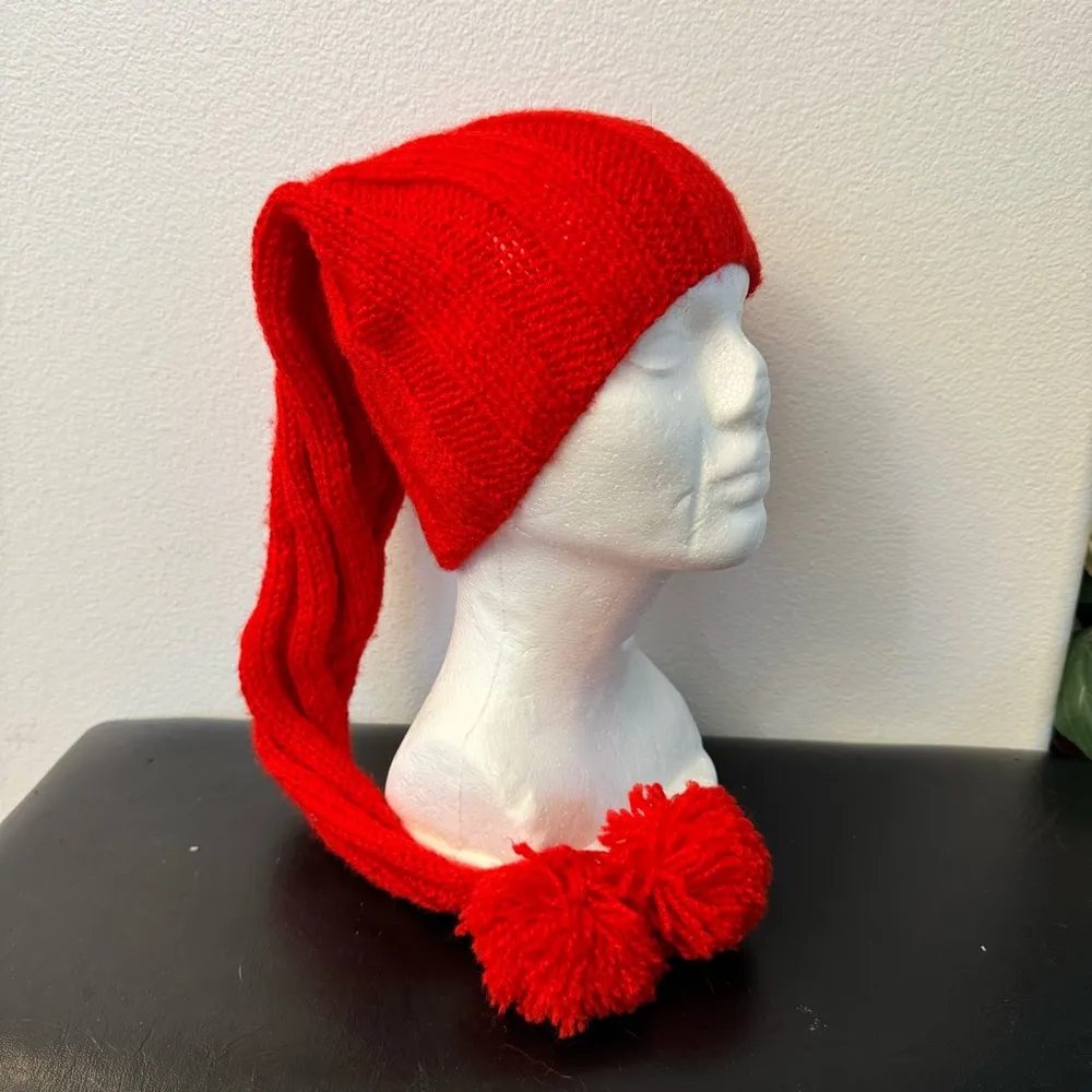 Red knitted hat, homemade - Image 3