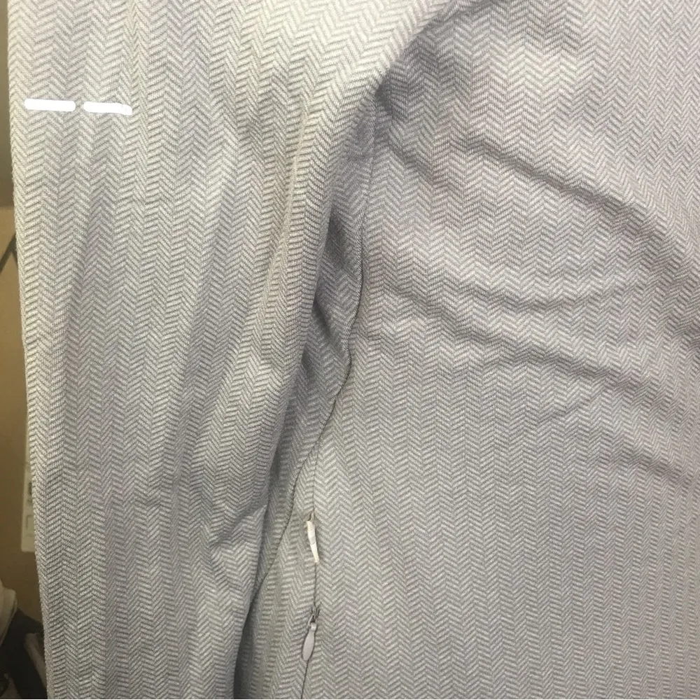 Mondetta performance hoodie pullover gray herringbone reflective thumb holes Sm - Image 10