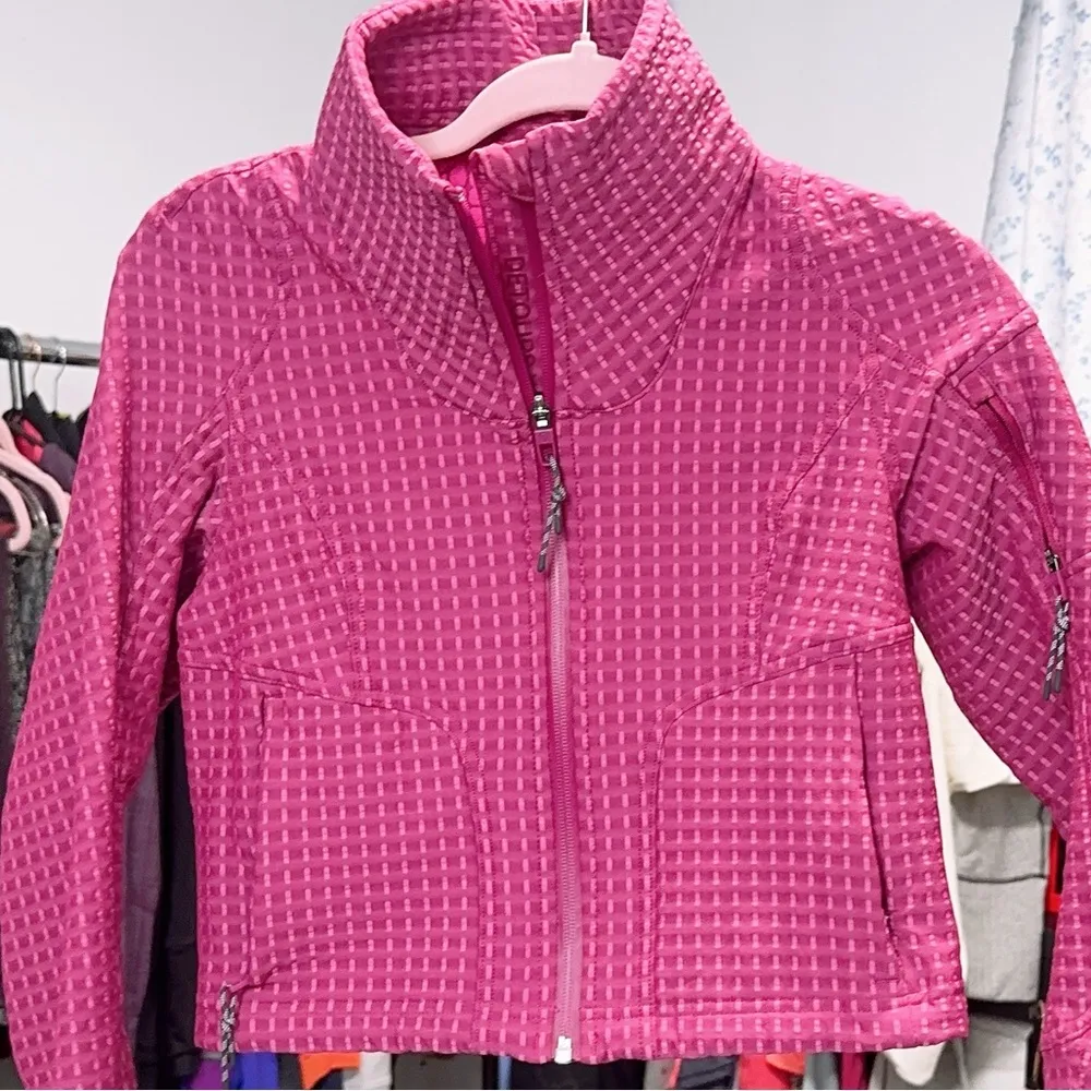 NWOT Lululemon Water-Repellent Grid Fleece Hiking Jacket
Wild Berry / Sonic Pink - Image 5