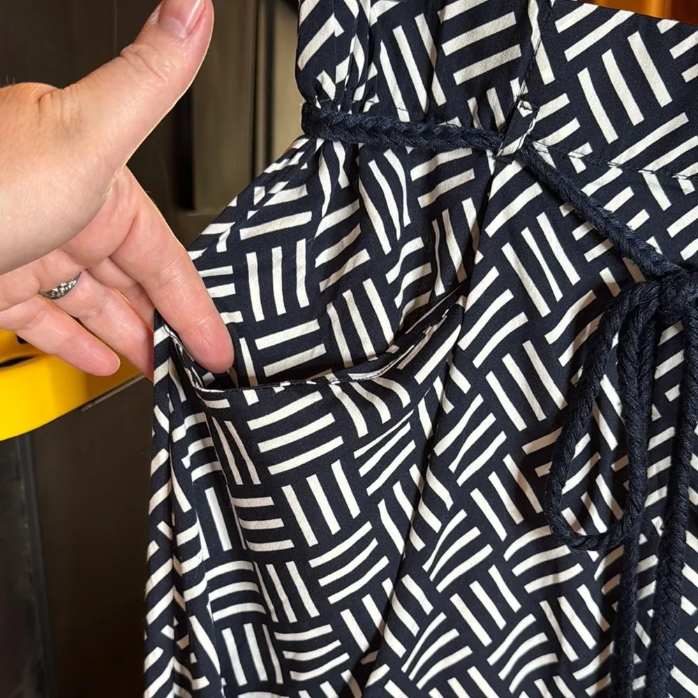 Zara Trafaluc Navy and White Geometric Wide Leg Pants w/ Belt Size Small - Image 4