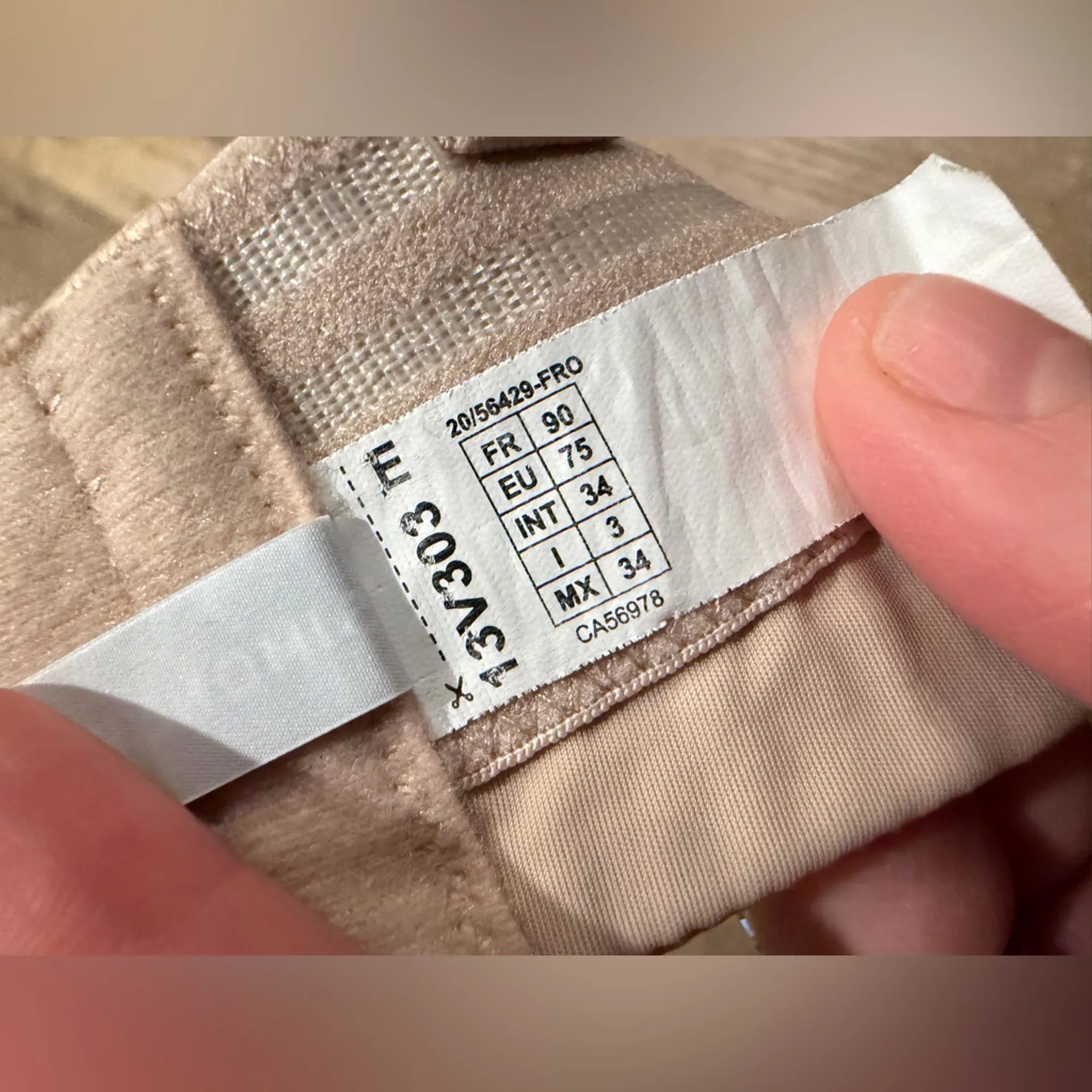 SIMONE PÉRÈLE Seamless Nude Strapless Bra 34D Tan Size undefined - Image 4