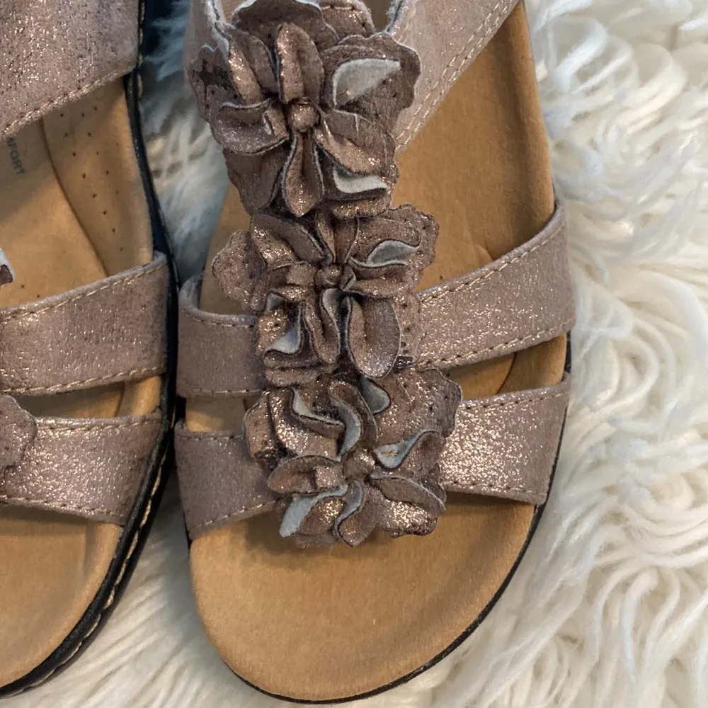 Clark Collection Women's Sandals Silver/Bronze color size 8 brand new - Image 4