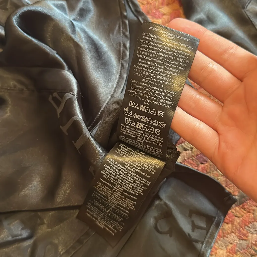 NWT GUESS GALINA LOGO SPELL OUT BLACK SATIN LONG SLEEVE BUTTON UP - Image 5