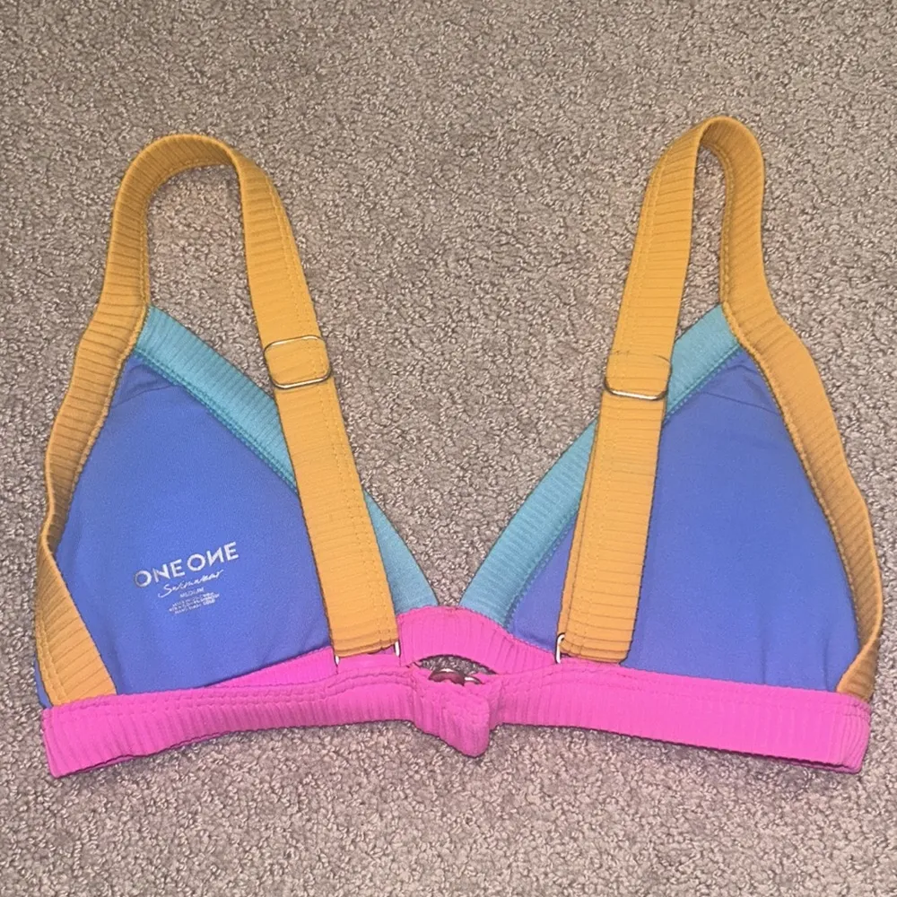 ONEONE Swimwear- Kameron Bikini Top Size Medium - Image 3
