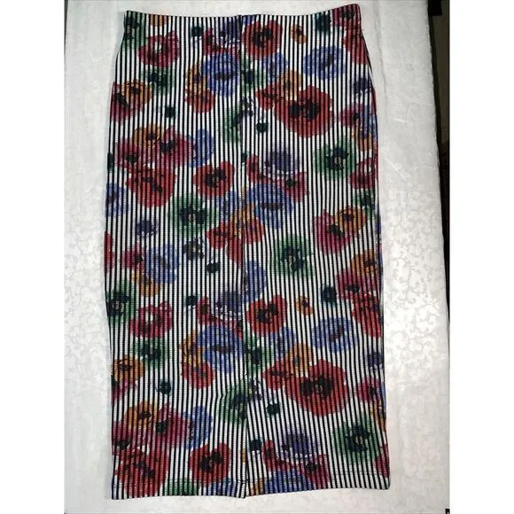 Trafaluc By Zara Women's Pencil‎ Skirt Size SMALL Floral Stripped 3D Effect - Image 3