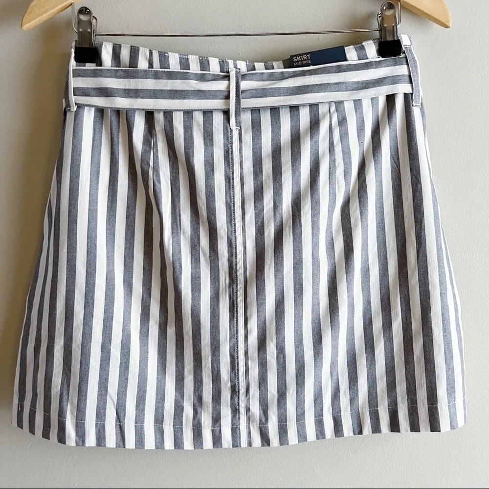 NWT Indigo Rein • Mid Rise Grey Stripes‎ Belted Mini Skirt with Pockets, Size 9 - Image 8