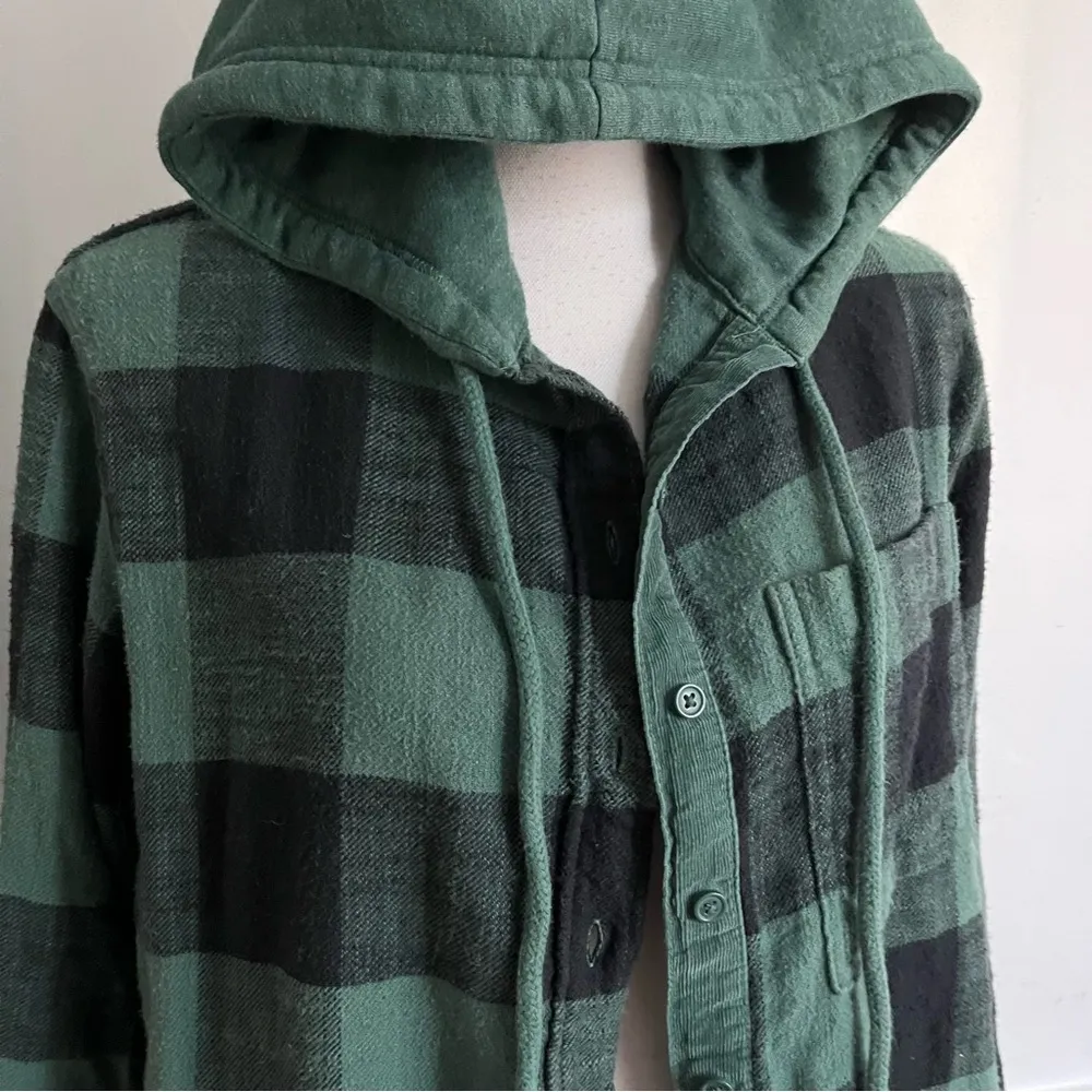 American Eagle Outfitters • Green Black Plaid Cozy Cabin Hooded Flannel - Image 3
