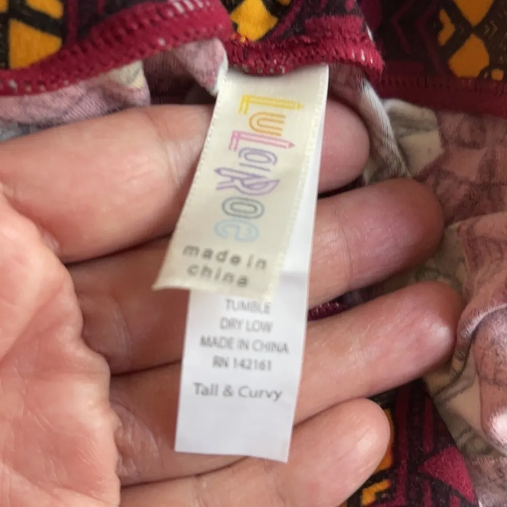 Lularoe Maroon Gray Diamond Shapre Buttery Soft Leggings Tall Curvy TC EUC #2251 - Image 4