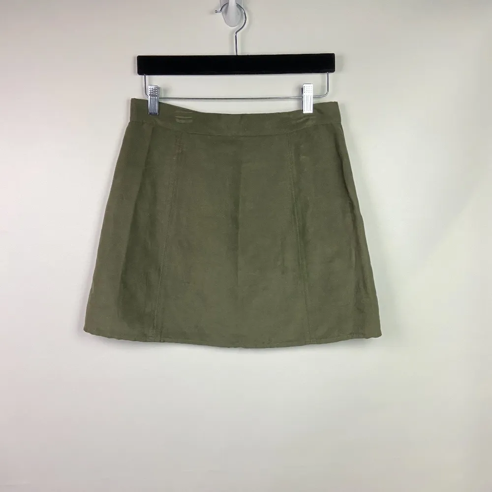 AKIRA CHICAGO Women's Md Green Suede Mini Skirt - Image 4