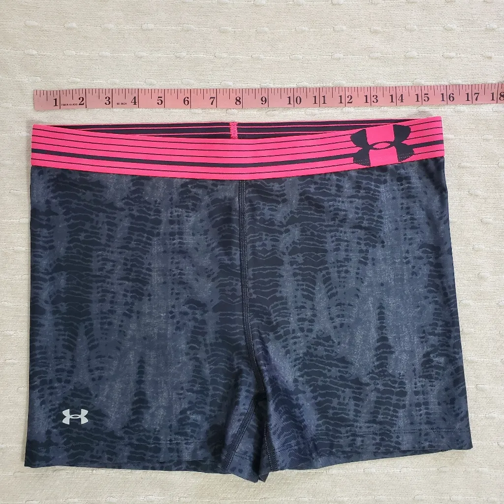 Under Armour 3" Shorts  Black with pink‎ band active wear Size L - Image 3