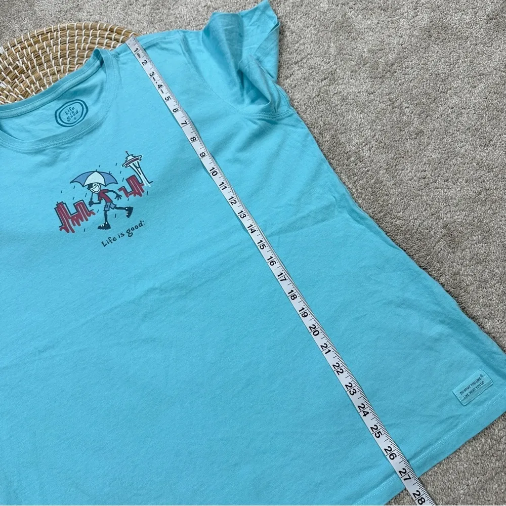 Life is Good Man with Umbrella In The City Raining Shirt Shortsleeve in Blue XL - Image 10