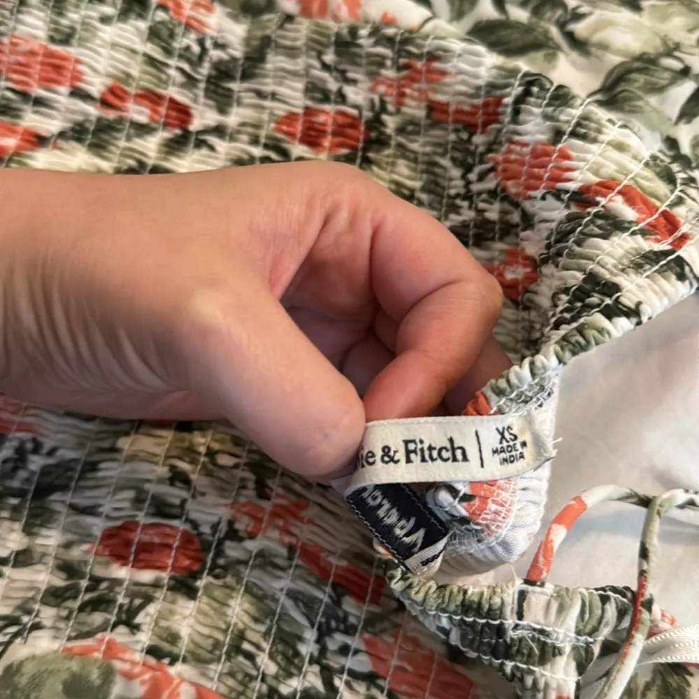 Abercrombie and Fitch Cropped Tank Top - Image 7