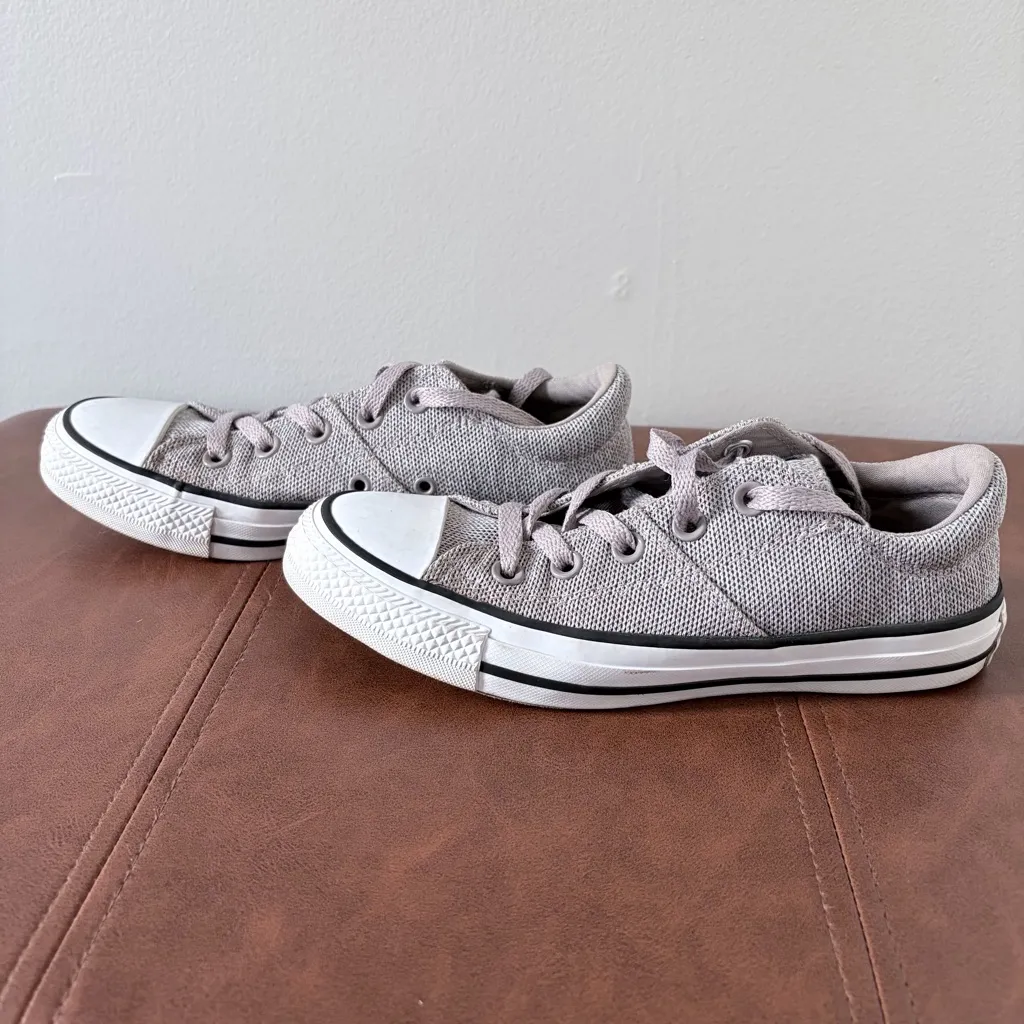 Converse  women’s sneaker - Image 3