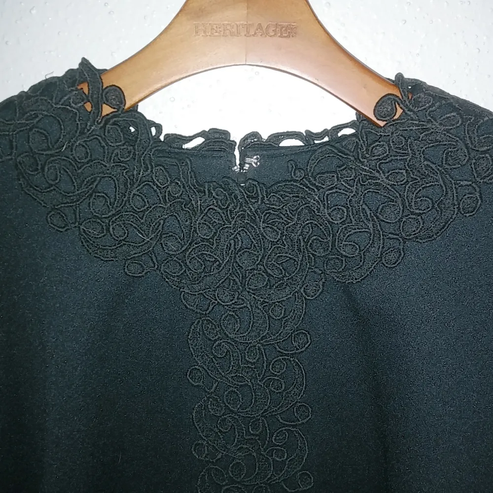 Very Best Vintage 36 XL Black Short Sleeved Lace Trimmed Dress Funeral - Image 4