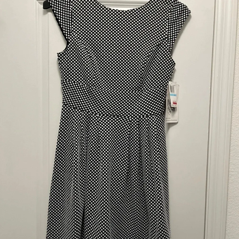 EMERALD Sundae Fit and Flare Dress. Size 5 (Jrs) Black and White - NWT - Image 4