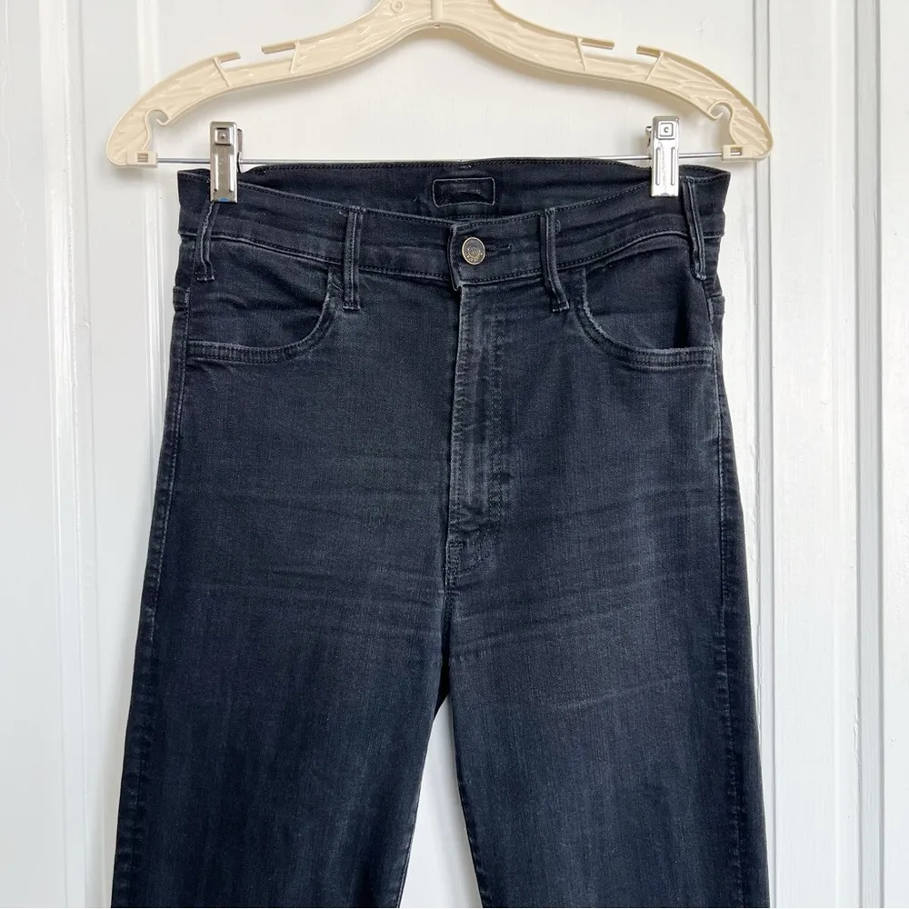 MOTHER • The Hustler Ankle Fray jeans washed black Not Guilty bootcut flare crop - Image 4