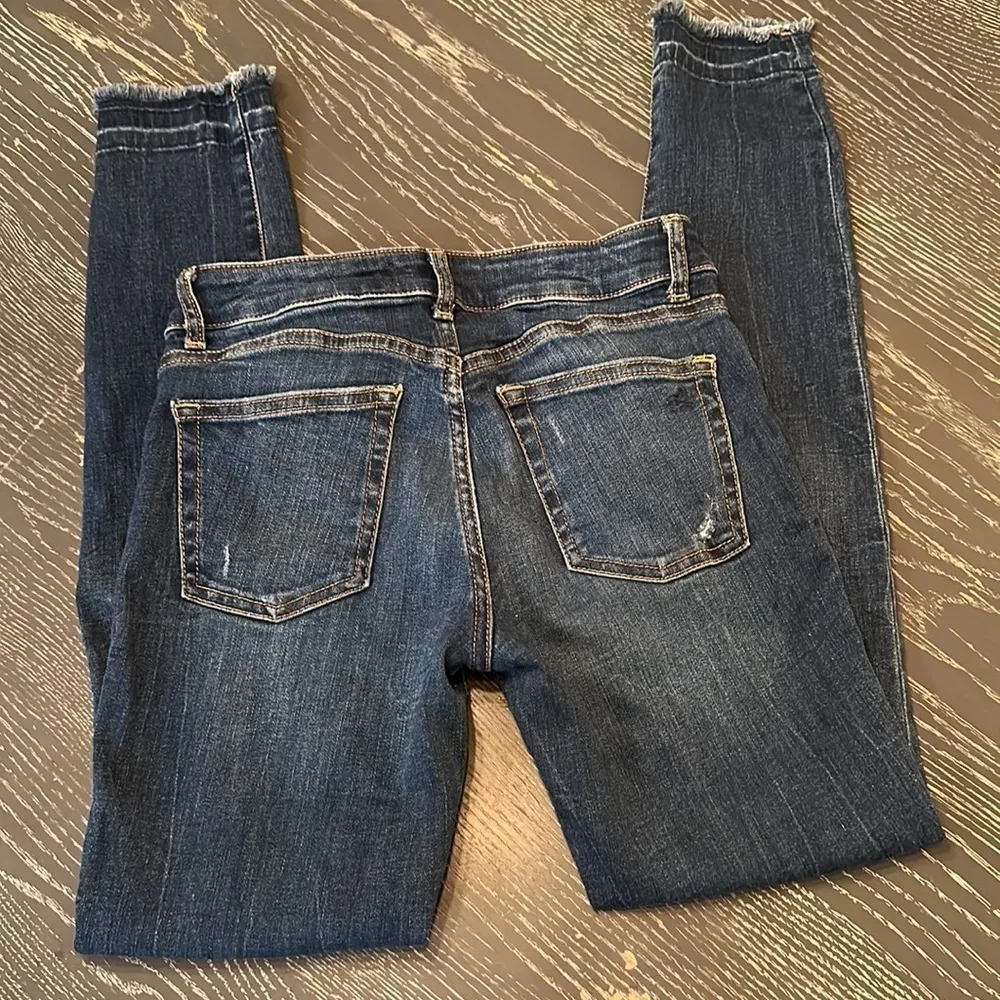 DL1961 Skinny Low Rise Jeans - Frayed Hem - Distressed size 26 - Image 4