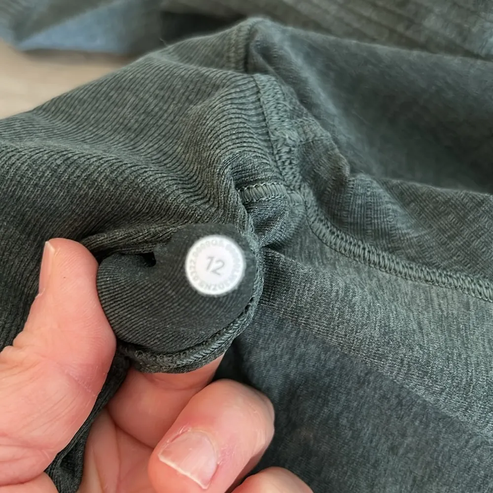 Lululemon EBB to street long sleeve Green Size 12 - Image 4