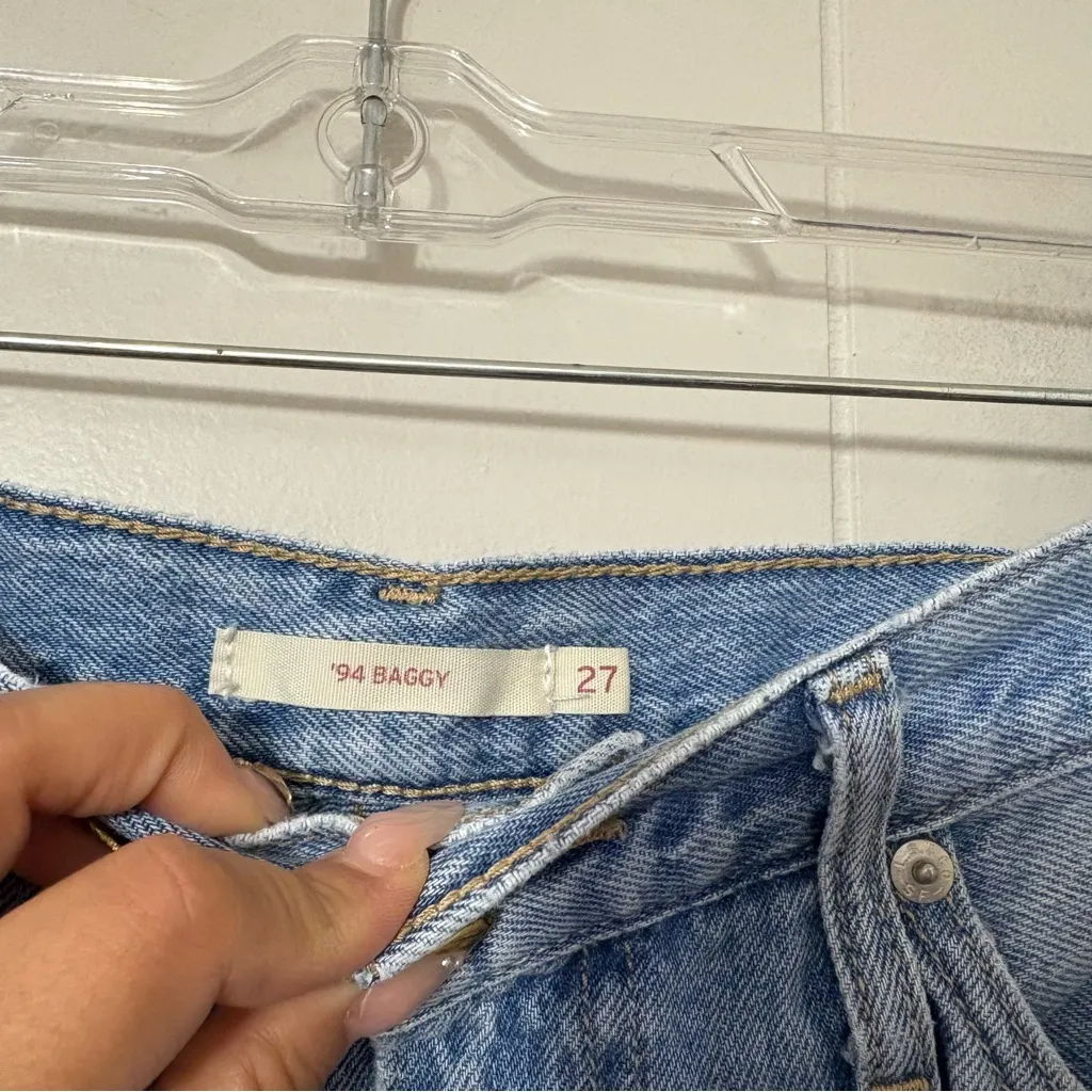 Levi’s 94 Baggy Jeans Women’s Size 27 Light Blue Vintage Fit - Image 4