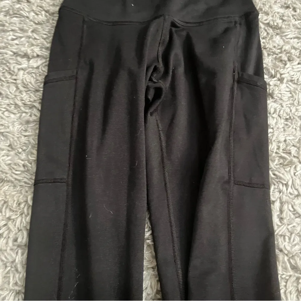 Aerie black leggings with side pockets size small - Image 2