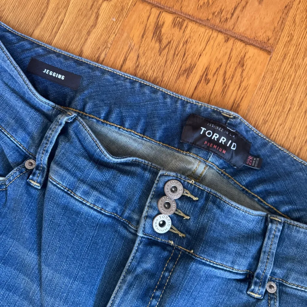 Torrid Skinny Jegging Jeans Women’s 22 Medium Wash Regular Distressed Stretch - Image 3