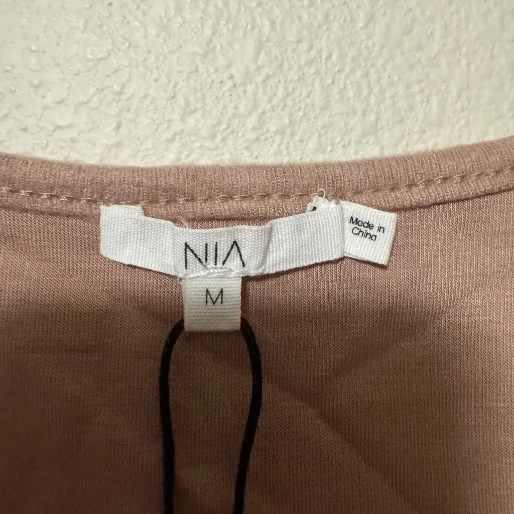 NWT NIA Elegant Sleeveless V - Image 4